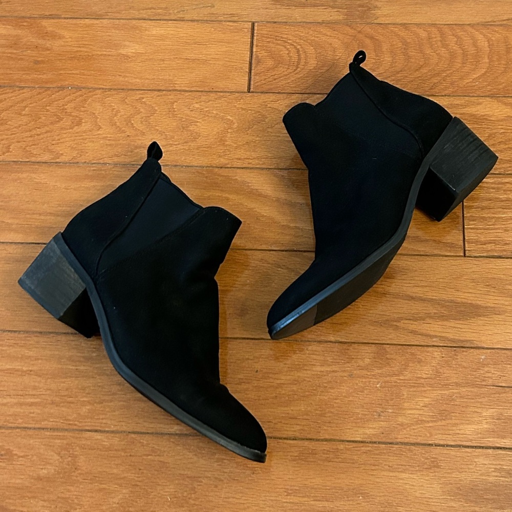 Forever 21 Womens Black Pointed Toe Faux Suede Slip On Ankle Booties Size 5.5